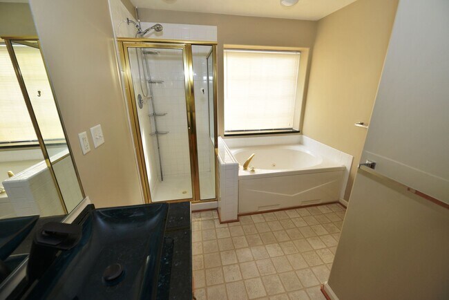 Building Photo - Harbourview Community