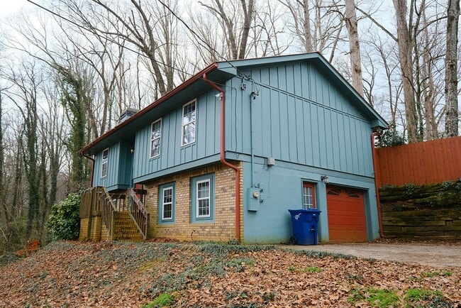 Building Photo - 15 White Street Extension