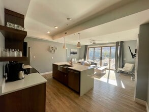 Building Photo - Gorgeous Top Floor Prospector Condo!