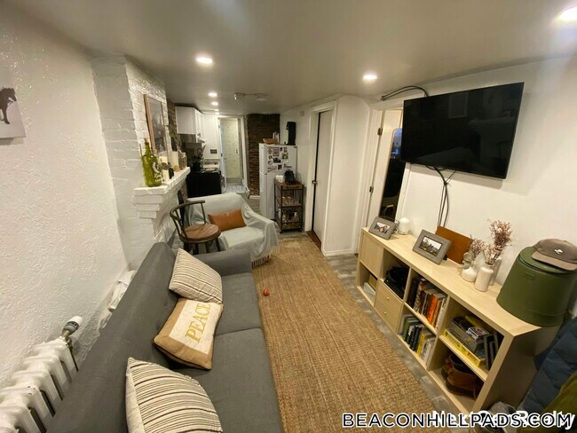 Building Photo - 40 Anderson St