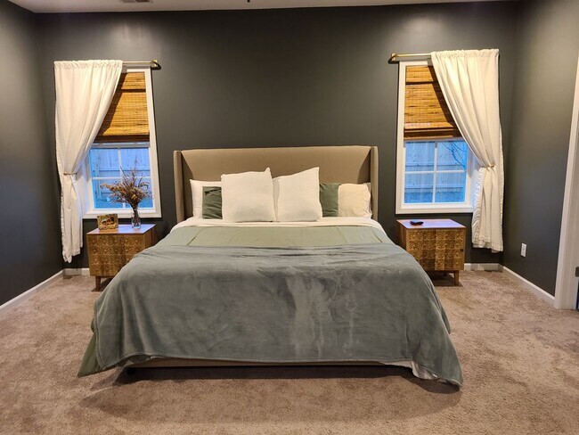 Building Photo - 3 Bed, 2.5 Bath home in Hampstead