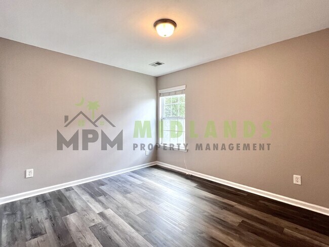 Building Photo - 464 Edenhall Dr