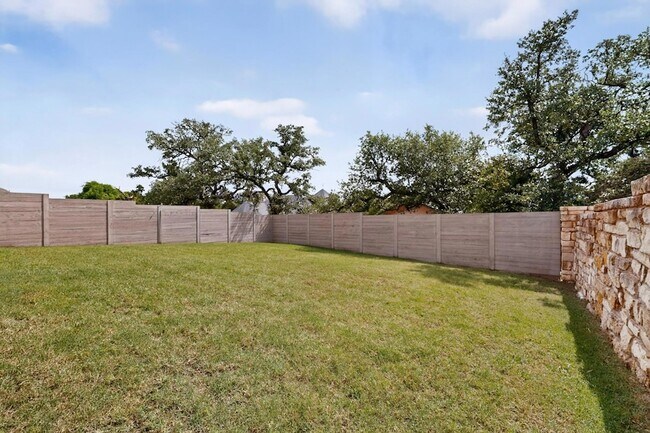 Building Photo - 941 Legends Ln