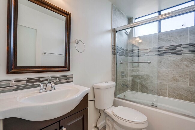 bathroom - 524 Venice Way