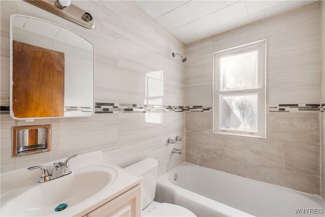 Building Photo - 1271 Cleveland Dr