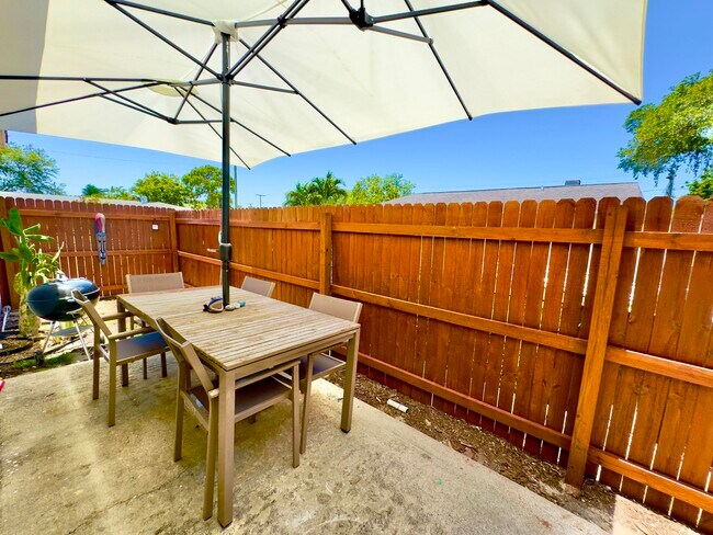 Building Photo - 2401 Avenue Q