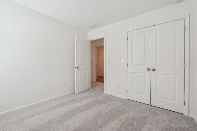 Building Photo - 633 Groover St