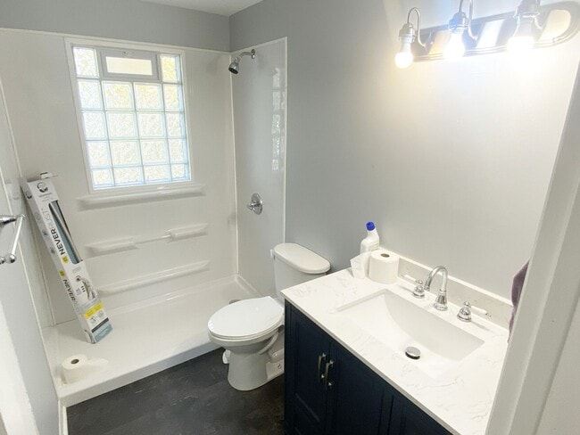 Building Photo - 4-Bedroom, 1 Bath Home on Wooded Lot near ...