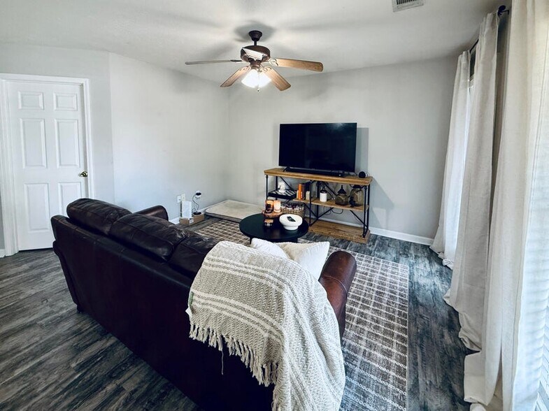 Building Photo - 1505 Gun Club Rd