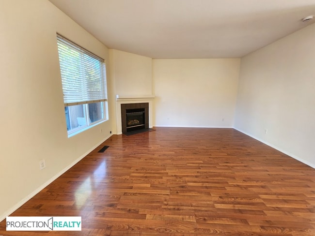 Building Photo - 849 NW Forest Creek Dr
