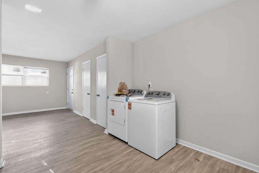 Building Photo - 7 Roper Dr