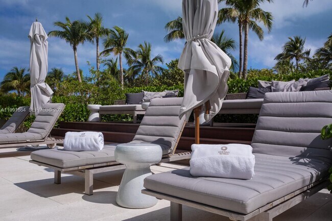 Building Photo - 10203 Collins Ave