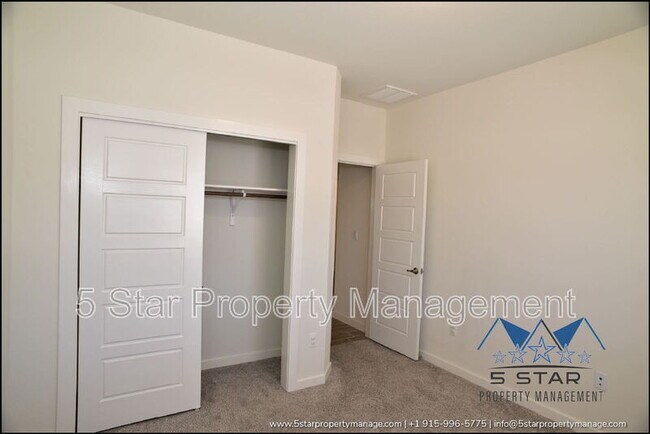 Building Photo - 3545 Essence St