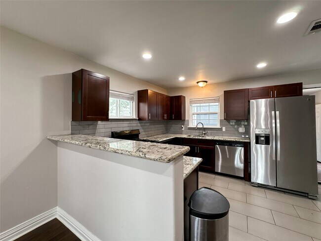 Building Photo - 2902 Elser St