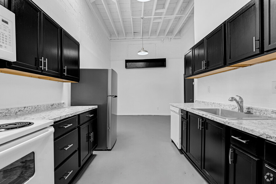 Studio 1 BA 1,600 SF - Kitchen - Cedars Park Lofts