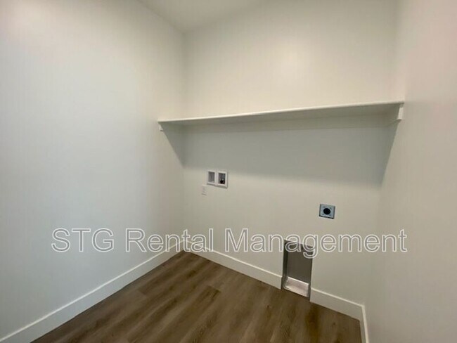 Building Photo - 5801 S Garnet Dr