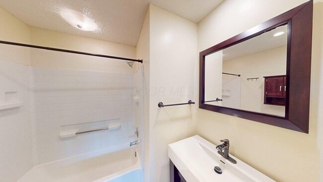 Building Photo - 3398 Fishinger Mill Dr