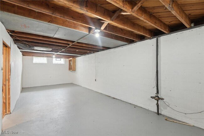 Building Photo - 13849 Shady Oak Blvd