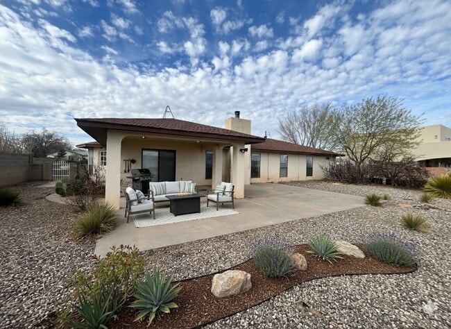 Building Photo - Move-In Special: ½ OFF First Month’s Rent! 3 Bedroom 2 Bathroom 2109 Sqft