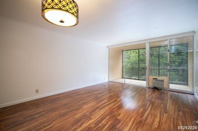 Building Photo - $2,550 / 2br - 793ft2 - Maintained and Freshly Painted 2BR/1BA/2PKG unit in Waikalani Woodland (M...