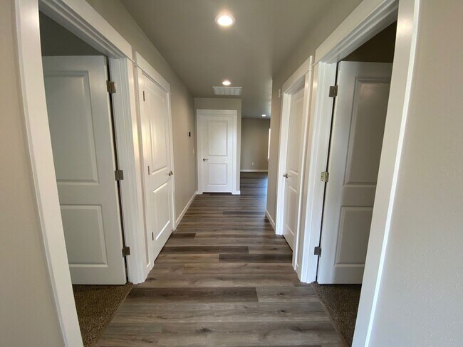 Building Photo - ~Brand New House in Oakland~