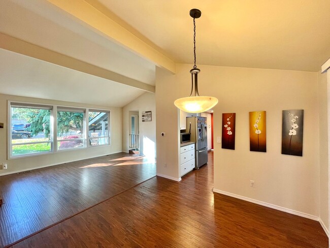 Building Photo - Great Home For Rent