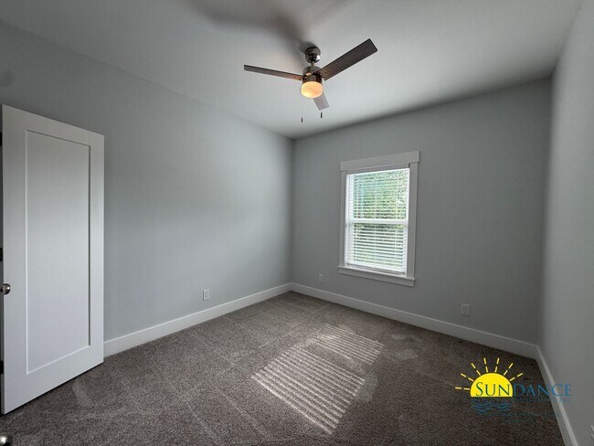 Building Photo - Gorgeous 2 Story 4 Bedrooms Townhome in Fort Walton Beach!