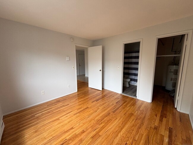Building Photo - 17 Ferris Ave