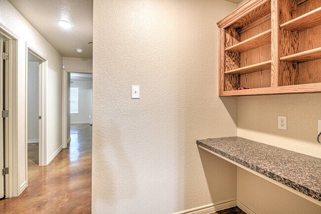 Building Photo - 1607 Powder River Dr APT A
