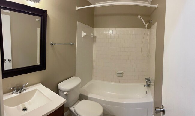 Building Photo - 6099 Majors Ln