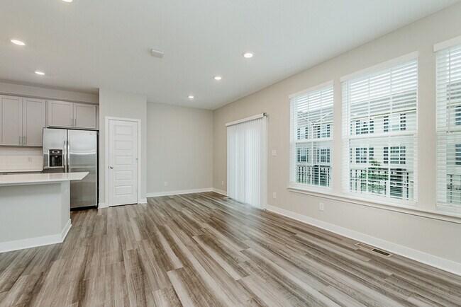 Building Photo - Beautiful Townhome in Carmel