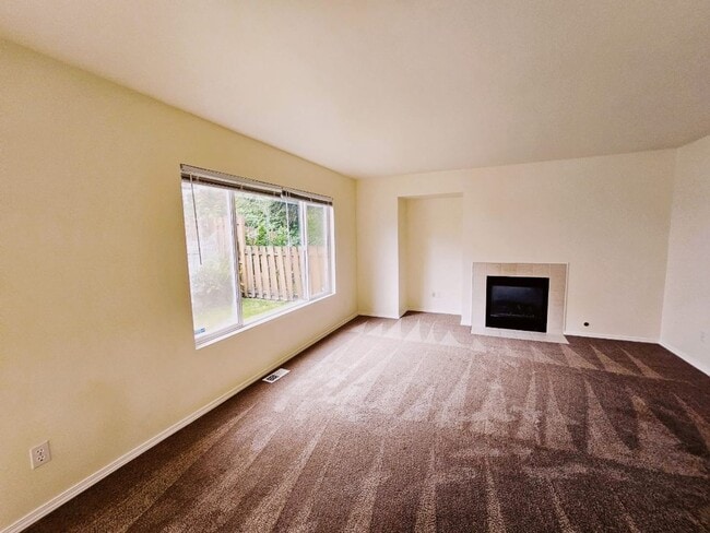 Building Photo - 3 Bed + Bonus Room 2.5 Bath Home Snohomish