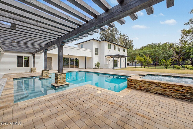 Building Photo - 2311 E Colter St