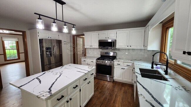 Building Photo - 3467 Charlemaine Dr