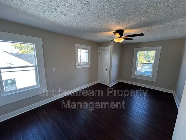 Building Photo - 2213 Ravenwood Ave