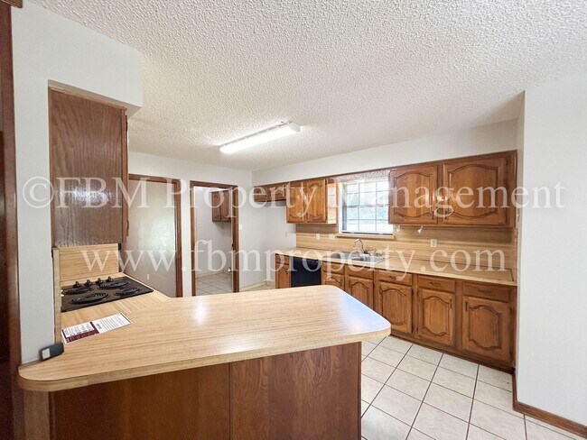 Building Photo - 103 Oak Creek Ct