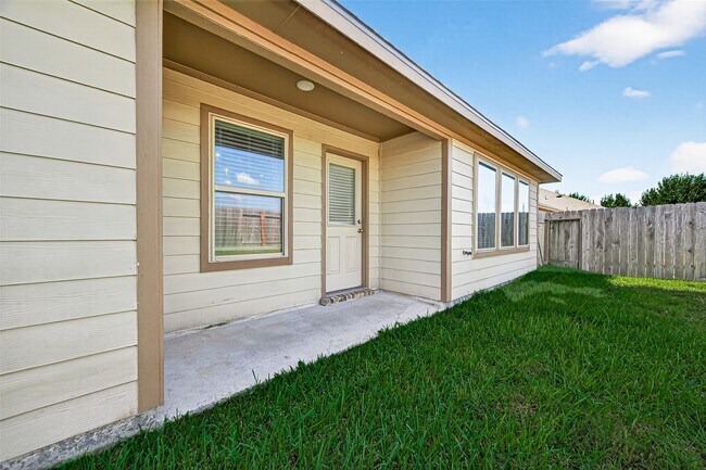 Building Photo - 3326 McDonough Way