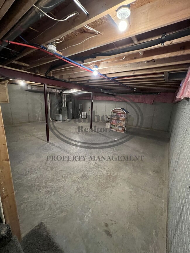 Building Photo - 6625 Wesley Dr