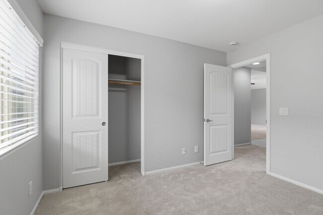 Building Photo - SW!!! Casita!!!! Single Story!!! 4 Bedrooms!!! Gated!!! End or Cut De Sac!!! Community green area...