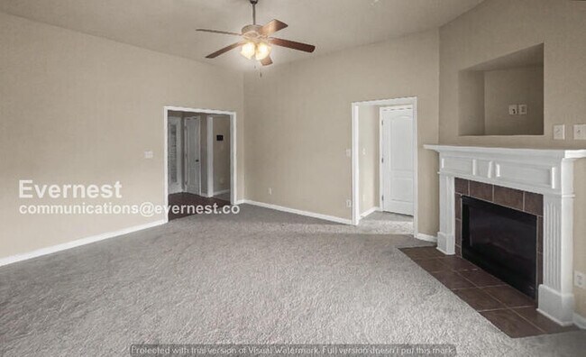 Building Photo - 3 Bed/2 Bath Home with Garage / Pet-Friendly / Vouchers Accepted / Available Now!
