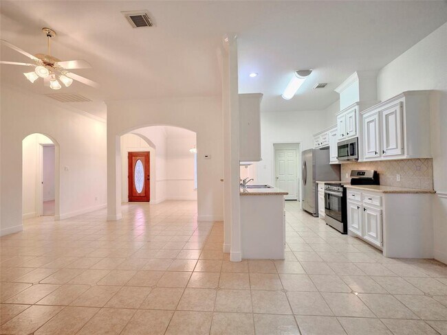 Building Photo - 10611 Alex Dr