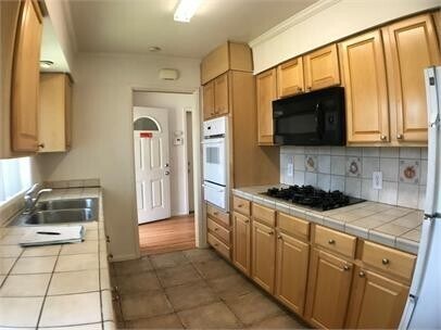 Building Photo - BEAUTIFUL WOOD FLOORS IN THIS 5 BED 2 BATHROOM HOUSE- LARGE DOGS OK