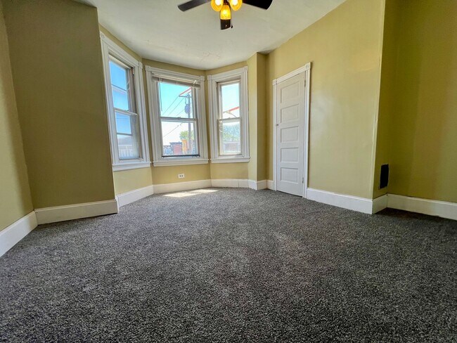 Building Photo - Stunning 3-Bedroom Townhome in Carroll Park! Available NOW!