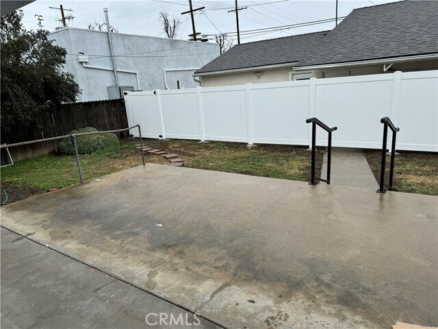 Building Photo - 22051 Vanowen St