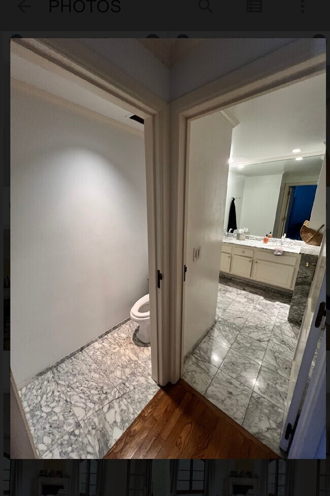 Building Photo - 325 S Swall Dr