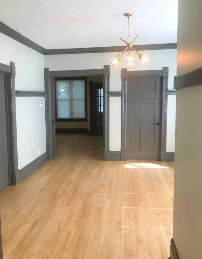 Building Photo - 3163 S Clement Ave