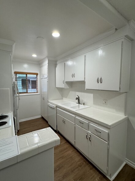 Building Photo - 8939 Cadillac Ave