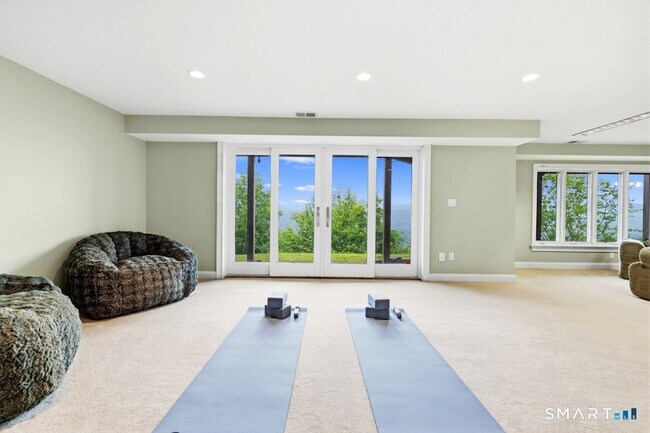 Building Photo - 12 Fox Run
