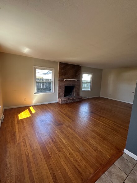 Building Photo - 6902 Ardelle Dr