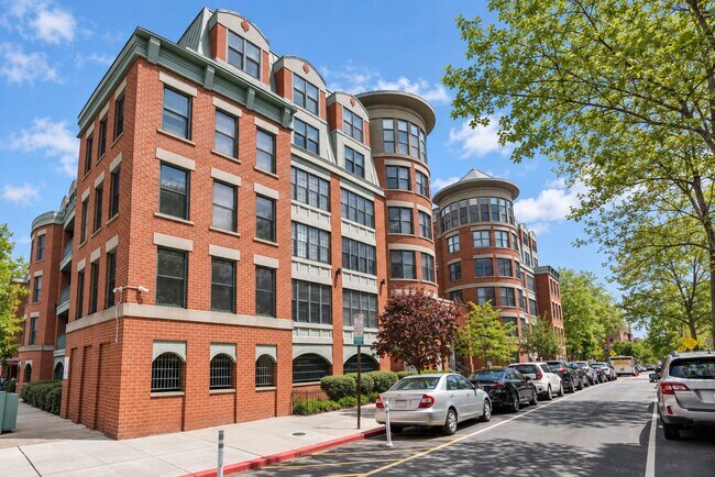 Building Photo - 400 9th St